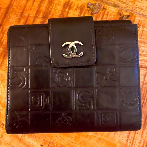 CHANEL Lucky Charms Symbols Compact Wallet in Black Calfskin Leather - Picture 1 of 10